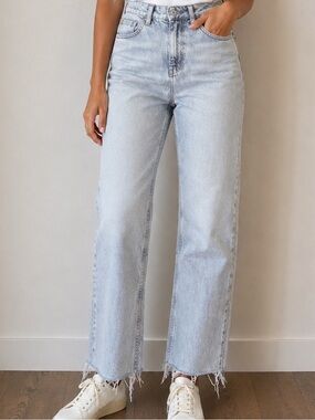 Zara Light Wash Straight Leg Raw Hem Jeans – Size US 4